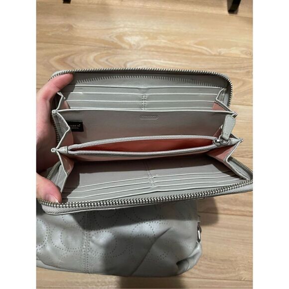 Coach medium hobo style bag gray leather with matching wallet - Picture 2 of 5